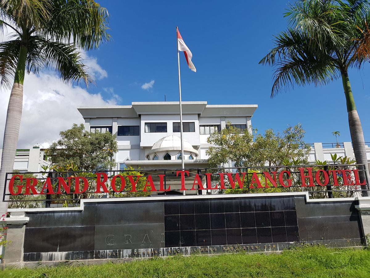 Grand Royal Taliwang Hotel Exterior photo