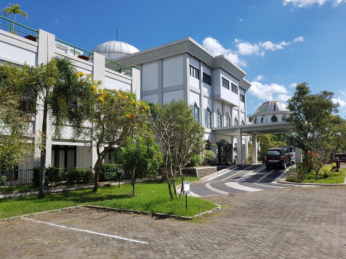 Grand Royal Taliwang Hotel Exterior photo