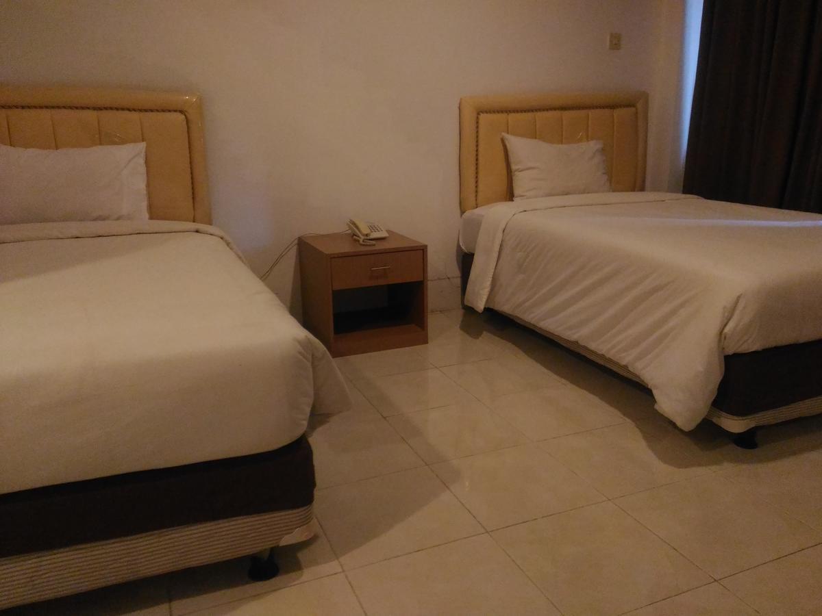 Grand Royal Taliwang Hotel Room photo