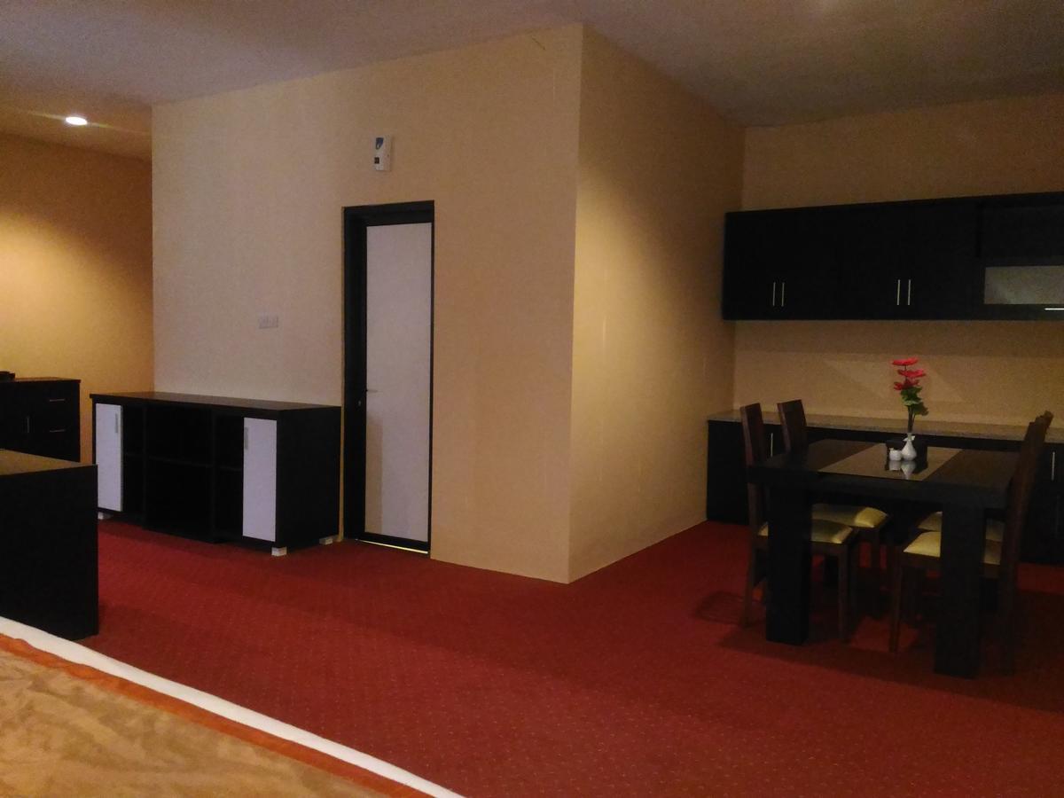 Grand Royal Taliwang Hotel Room photo